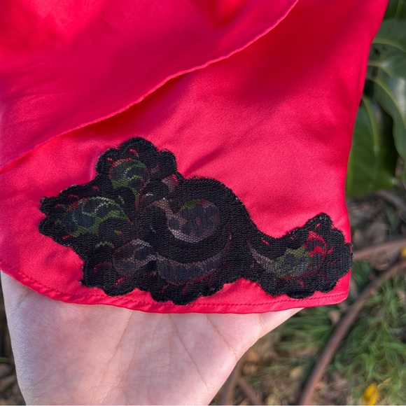 Vintage Victoria’s Secret gold label lace slip - Picture 2 of 6